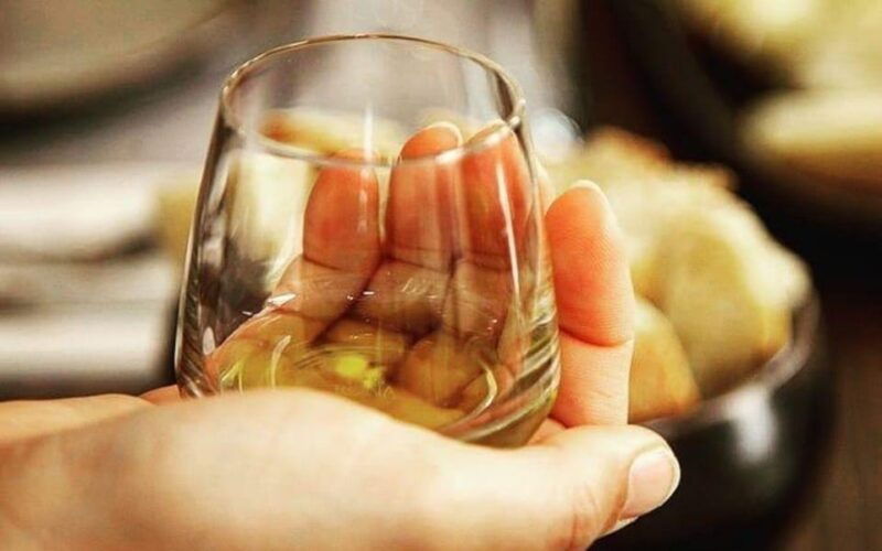 kefalonia-virgin-olive-oil-experience-with-herbs-wine