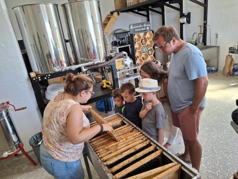kefaloniaprivate-olive-oil-honey-wine-tasting-experience
