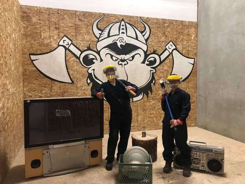 kelowna-e-bike-ride-and-axe-throwing-adventure