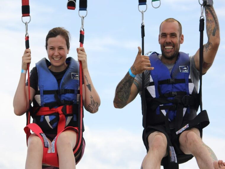 kelowna-okanagan-lake-parasailing