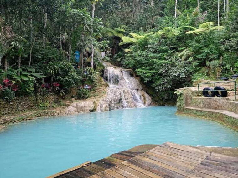 kembang-soka-waterfall-a-refreshing-nature-escape