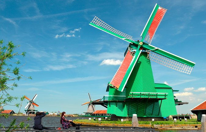 keukenhof-flower-fields-volendam-and-zaanse-schans-small-group-tour