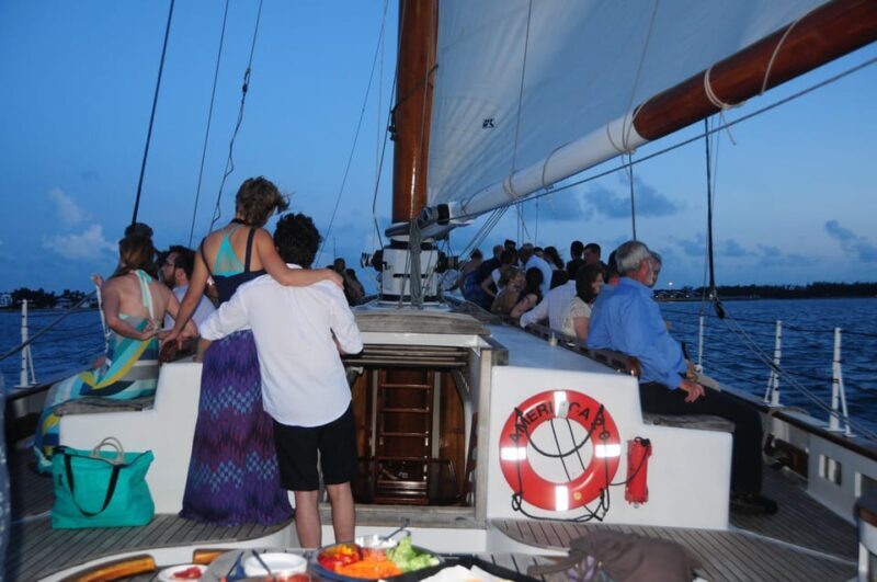 Key West: Live Christmas Holiday Music Cruise with Hot Cocoa - Duration and Comfort