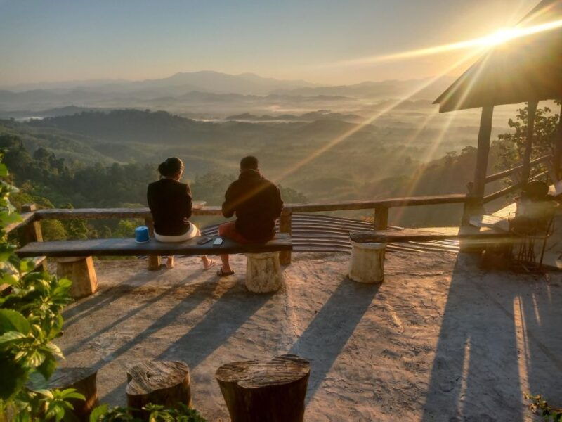 khao-lak-magical-sunrise-above-the-clouds-at-khao-khai-nui