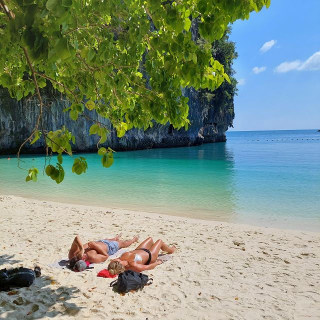 khao-lak-traditional-boat-to-phang-nga-bay-and-hong-island