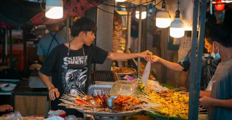 khaolak-guide-tour-to-sunday-market-and-rescured-elephant