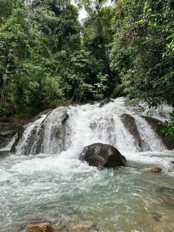 Khaolak: Half Day Bamboo Rafting, Temple & Waterfall Tour - Authenticity and Customer Experiences
