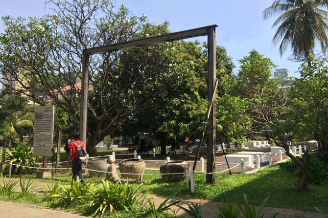 Khmer Rouge, genocide museum &killing field tour - Stop 3: Choeung Ek Killing Fields