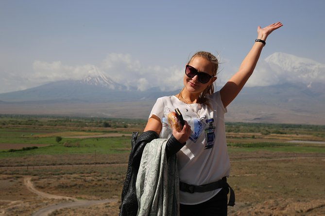 khor-virap-noravank-hin-areni-wine-tour-tasting-and-birds-cave