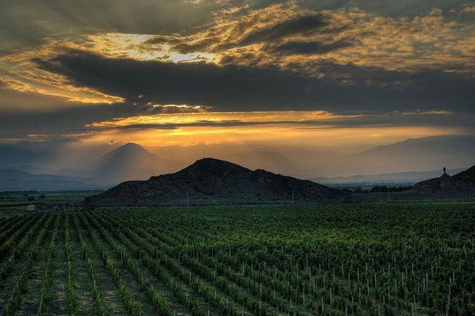 khor-virap-noravank-hin-areni-wine-tour-tasting-and-birds-cave