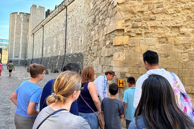 Kid-Friendly Private Tower of London Tour with Blue Badge Guide - Key Points
