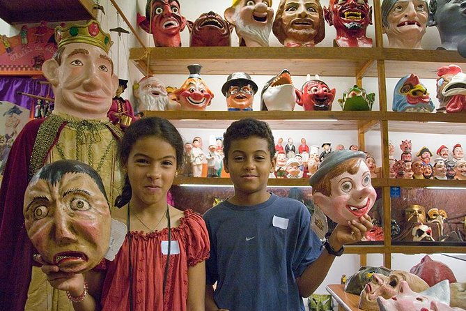 kids-and-family-gothic-quarter-walking-tour-in-barcelona