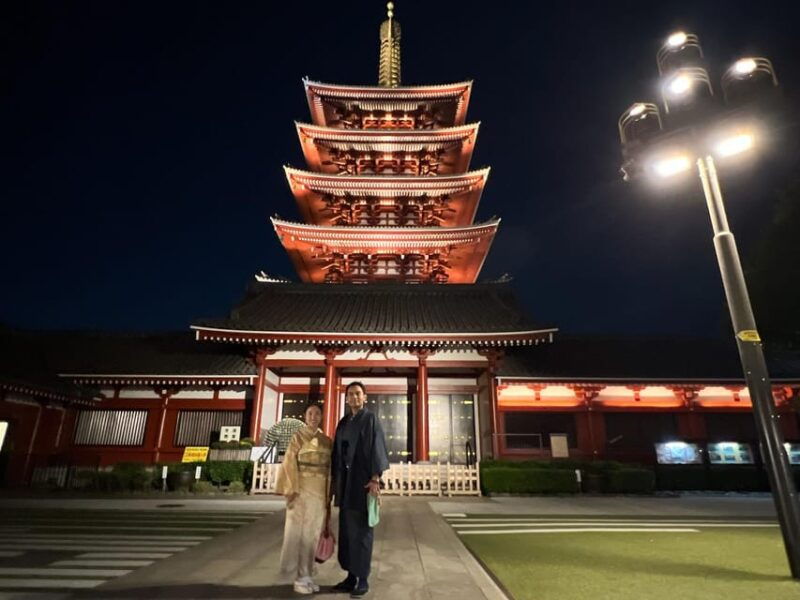 kimono-and-japanese-food-at-asakusa-night