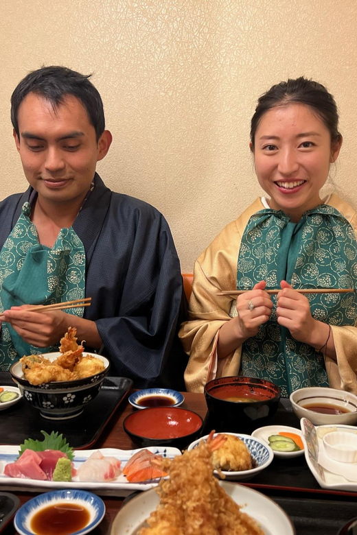 kimono-and-japanese-food-at-asakusa-night
