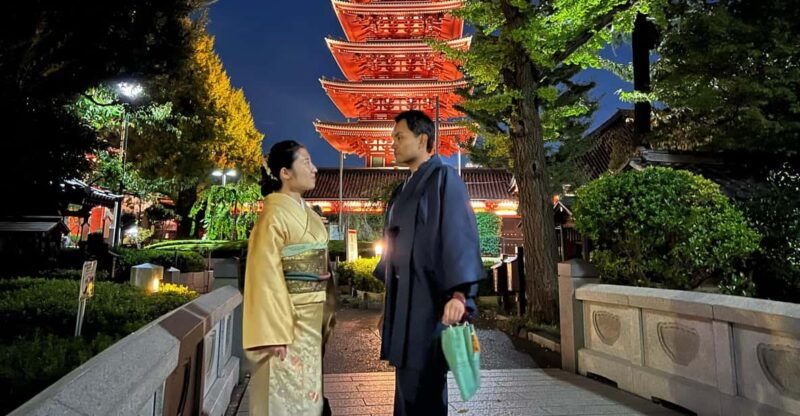 kimono-and-japanese-food-at-asakusa-night