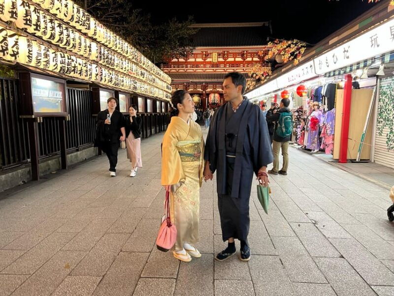 kimono-and-japanese-food-at-asakusa-night