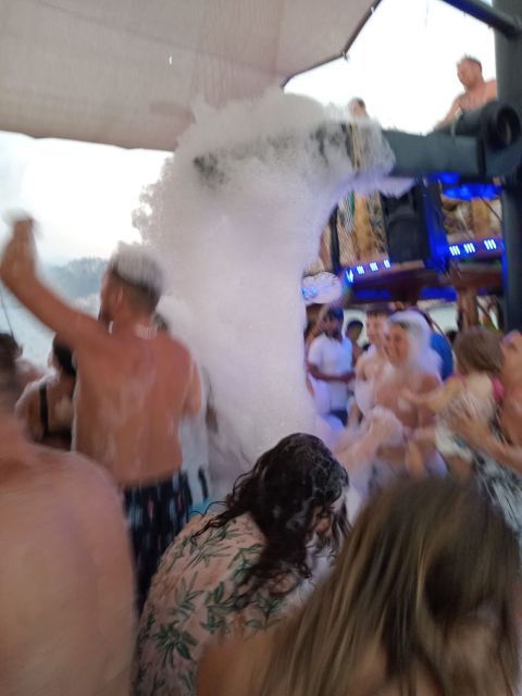 king-of-vikingen-all-inclusive-boottour-party-and-swim