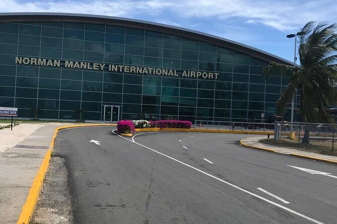 kingston-roundtrip-airport-taxi-transfer-to-riu-ocho-rios-moon-palace-hotels