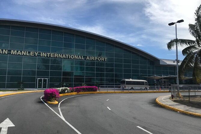 kingston-roundtrip-airport-taxi-transfer-to-riu-ocho-rios-moon-palace-hotels