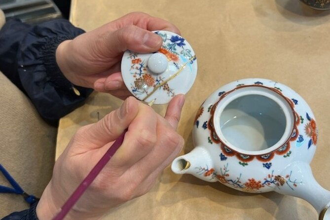 kintsugi-makie-or-gold-leaf-pasting-workshop-in-nihonbashi-tokyo