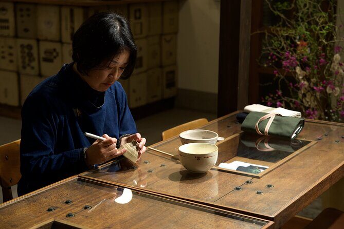 Kintsugi Workshop: Beauty in Brokenness - What Is Kintsugi and Why Is It Worth Trying?