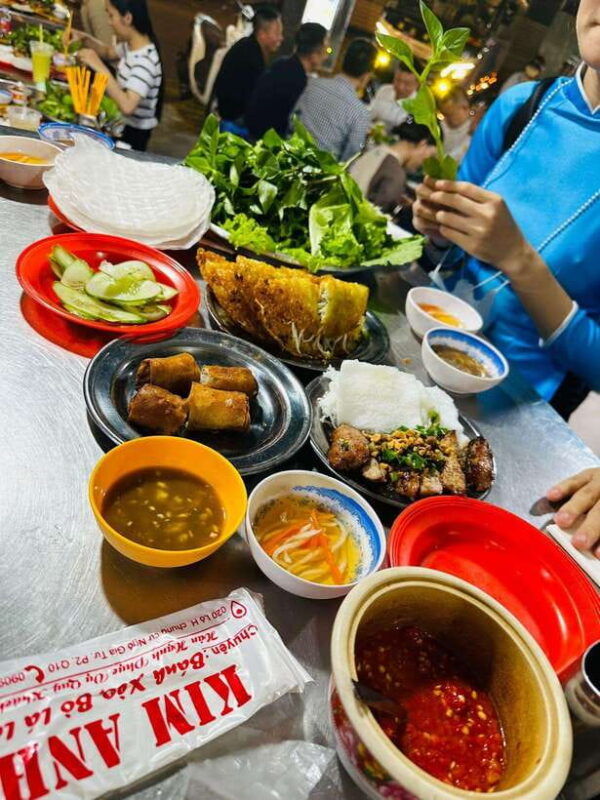 kisstour-motorbike-food-tour-female-drivers-in-ho-chi-minh
