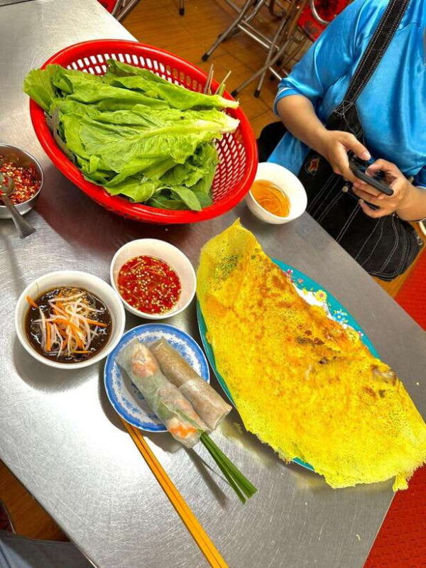 kisstour-motorbike-food-tour-female-drivers-in-ho-chi-minh