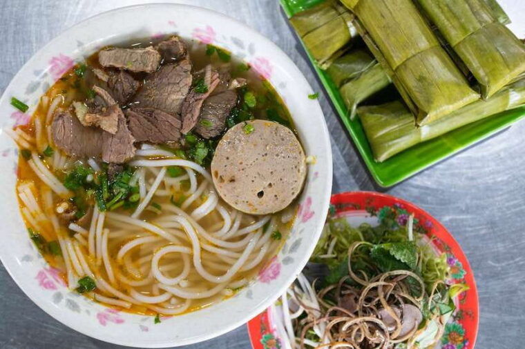 kisstour-motorbike-food-tour-female-drivers-in-ho-chi-minh