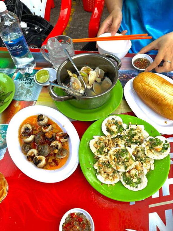 kisstour-motorbike-food-tour-female-drivers-in-ho-chi-minh