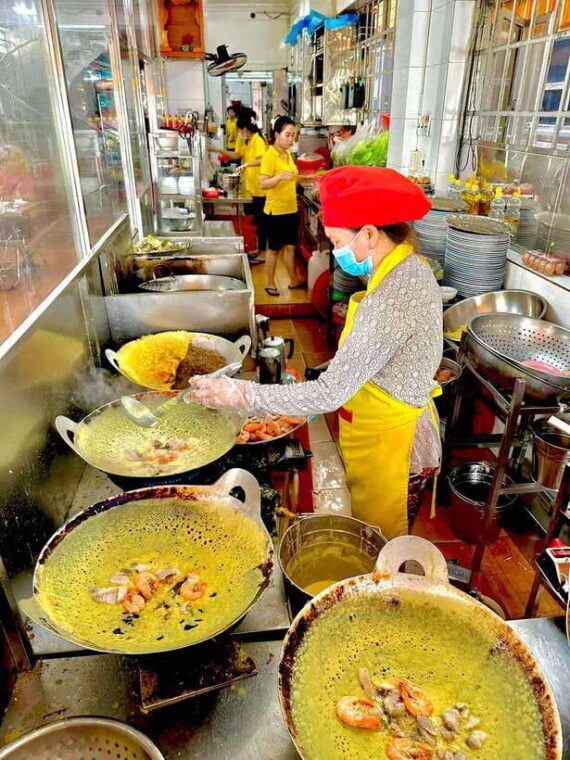 kisstour-motorbike-food-tour-female-drivers-in-ho-chi-minh