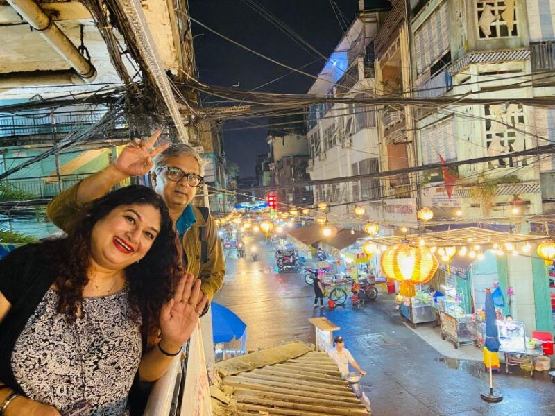 kisstour-saigon-by-night-street-food-tour-on-motorbike