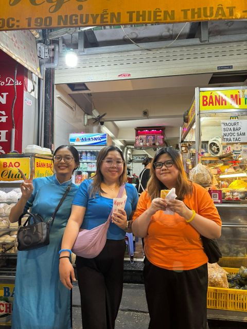 kisstour-saigon-by-night-street-food-tour-on-motorbike