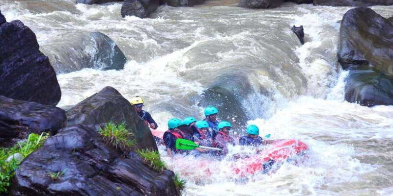 kitulgala-thrilling-white-water-rafting-adventure