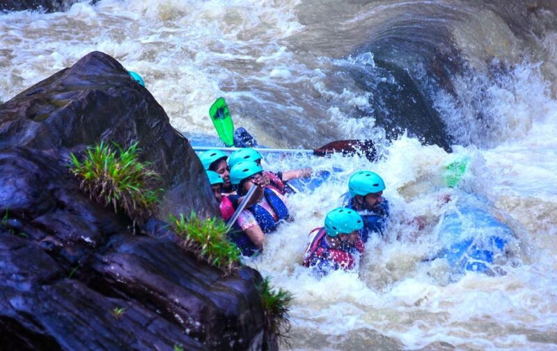 kitulgala-thrilling-white-water-rafting-adventure