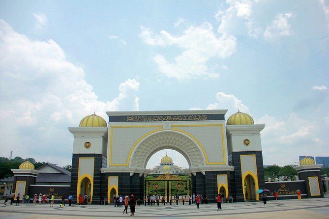 KLCC Lake of Symphony and The River Of Life Tour - Authentic Guest Experiences