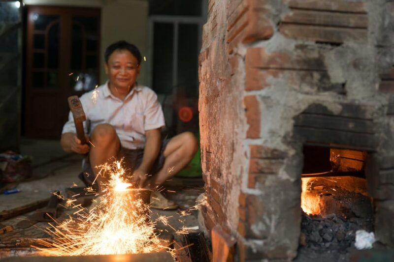 knife-making-in-blacksmith-village-in-hanoi
