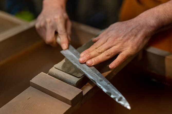 knife-workshop-with-a-master-cutler