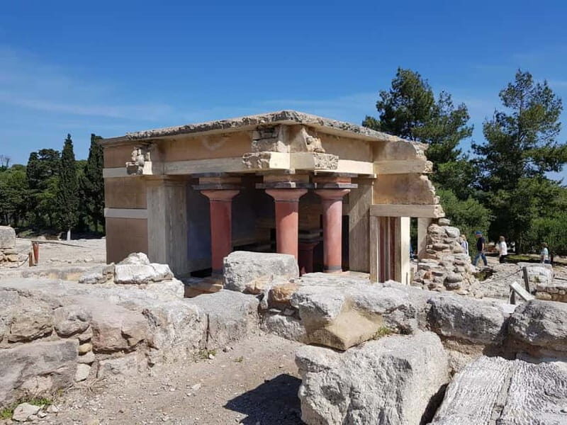 Knossos Palace and Pottery experience. Excursion Safari - Exploring Crete’s Heritage and Craft in One Day