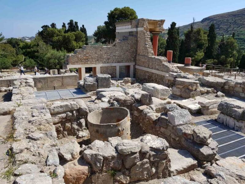 knossos-palace-and-village-pottery-tour