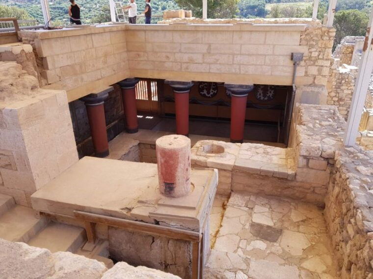 knossos-palace-and-village-pottery-tour