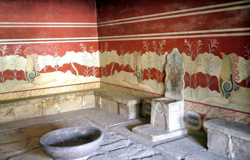 knossos-palace-guided-tour-heraklion-city-tour-market-2