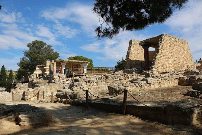 knossos-palace-guided-walking-tour