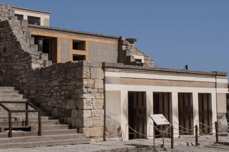 Knossos Palace Private Tour with Licensed Guide and Tickets - Key Points