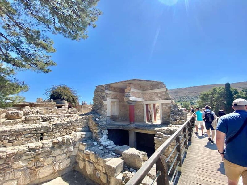 Knossos: Private Tour with a Licensed Guide & Entry Ticket - What You Can Expect at Each Stop