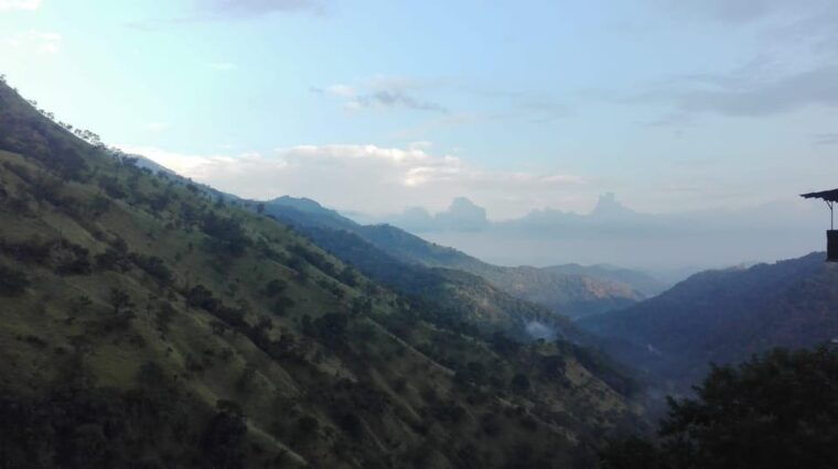 knuckles-tuk-tuk-safari-short-hiking