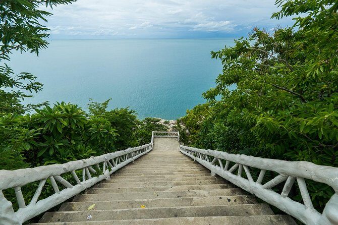 Ko Samui City Tour with Wat Phra Yai, Lat Ko Viewpoint & Hin Ta Hin Yai Rock - FAQs