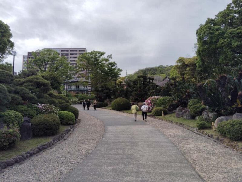 Kobe: Sorakuen Garden Guided Walking Tour - FAQs