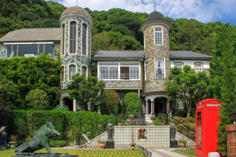 Kobe: Walking Tour with Kitano, Chinatown & Harbor - Transitioning to Chinatown with the City Loop Bus