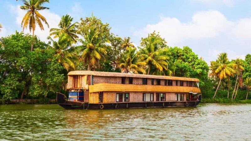 Kochi:4 Day Private Tour of Munnar, Alleppey with House boat - FAQ  
