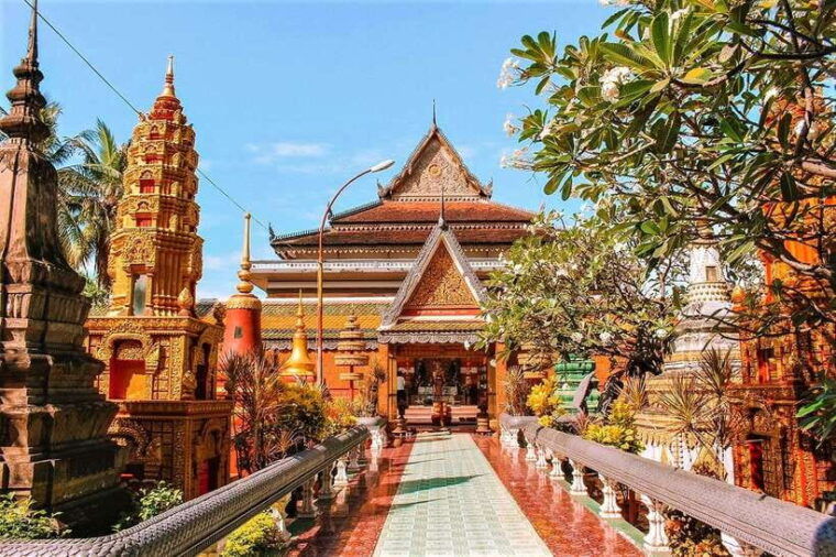 koh-dach-silk-island-and-phnom-penh-city-private-day-tour